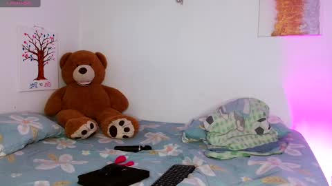 ADAMS Y NIKI online show from 02/15/25, 08:01