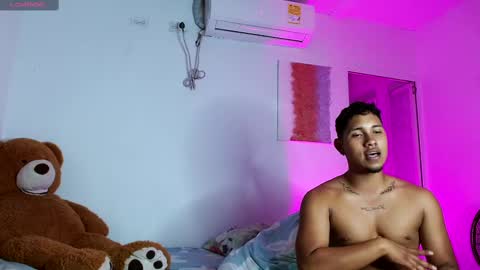 ADAMS Y NIKI online show from 02/15/25, 11:25