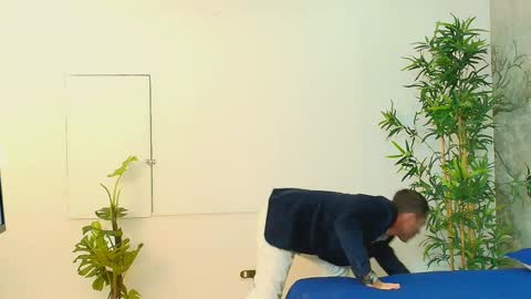 Im Adams Sanz online show from 04/02/26, 07:00