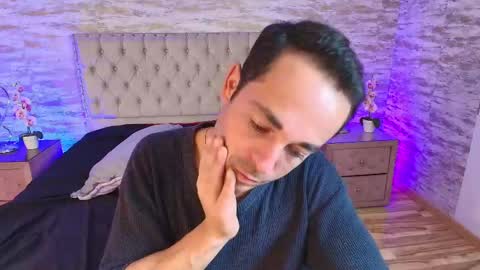 Im Adams Sanz online show from 04/17/26, 12:02