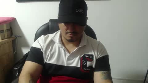Snapshot of adan_smith_ chatting on 12/15/25, 07:23 online show from 12/15/25, 07:23