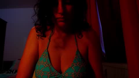 Snapshot of addicted2uts chatting on 11/18/25, 01:04 amy online show from 11/18/25, 01:04