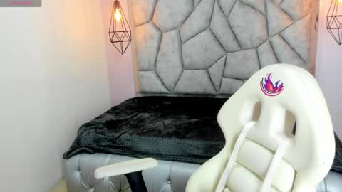 addy__02 online show from 04/18/26, 07:58