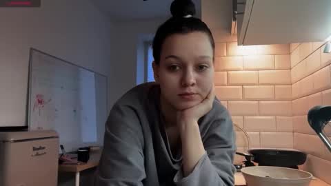 Snapshot of addy_moon chatting on 11/27/25, 10:28 Addy online show from 11/27/25, 10:28