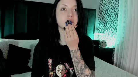 Snapshot of adeelinee chatting on 05/20/26, 08:04 Ade online show from 05/20/26, 08:04