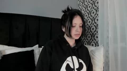 Snapshot of adeelinee chatting on 06/20/26, 08:00 Ade online show from 06/20/26, 08:00