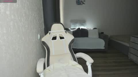 Adel online show from 04/25/26, 07:33