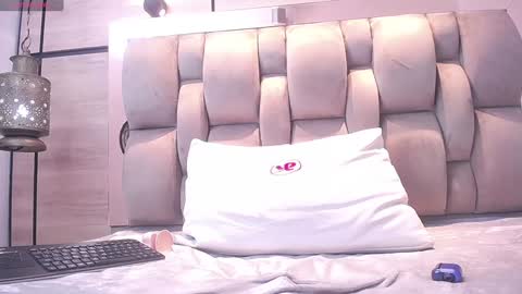 adela chase online show from 02/03/25, 07:51