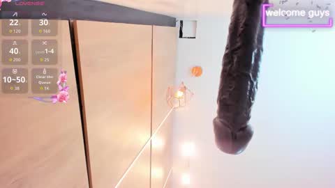 adela chase online show from 11/11/25, 02:00