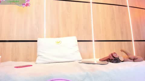 adela chase online show from 12/18/25, 01:22