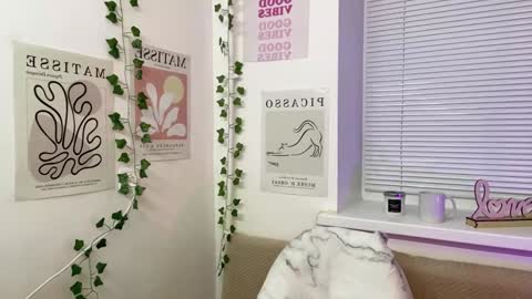 Snapshot of adele0_0 chatting on 12/29/24, 12:45 Adele online show from 12/29/24, 12:45