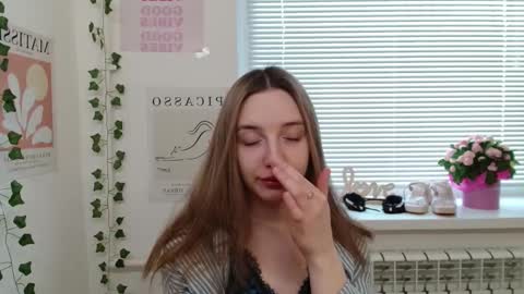 Snapshot of adele0_0 chatting on 02/14/25, 11:10 Adele online show from 02/14/25, 11:10