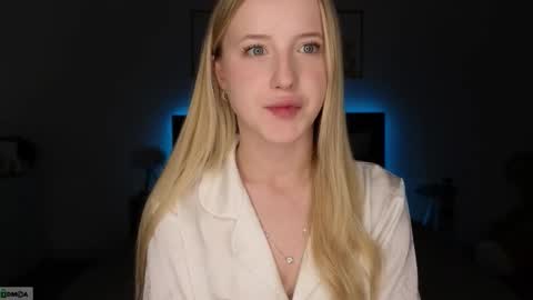 Snapshot of adele_armas chatting on 02/04/26, 08:58 Adele online show from 02/04/26, 08:58