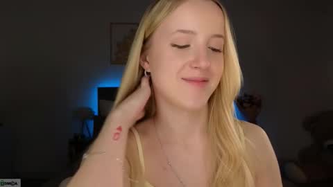 Snapshot of adele_armas chatting on 02/23/26, 09:01 Adele online show from 02/23/26, 09:01