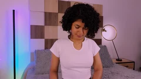 Snapshot of adele_carter_ chatting on 11/08/25, 11:21 Andrea online show from 11/08/25, 11:21