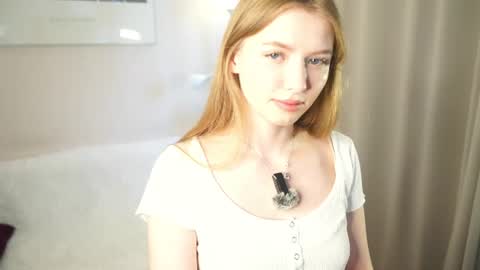 Snapshot of adele_laurie_ chatting on 06/21/26, 03:25 Adeline online show from 06/21/26, 03:25