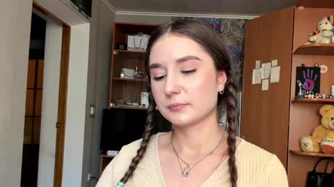 Poly online show from 04/01/26, 01:41