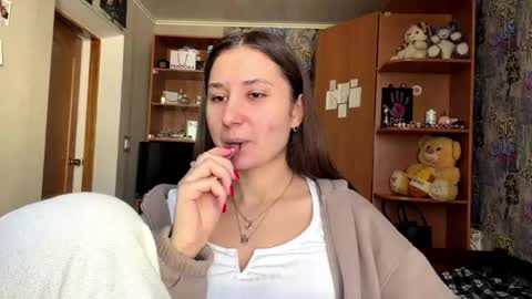 Poly online show from 04/15/26, 09:05