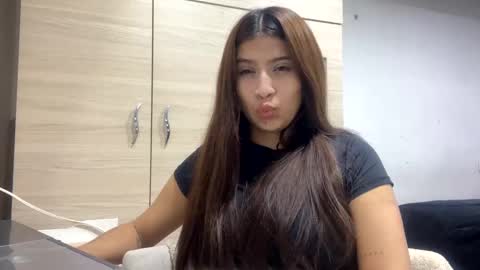 adellein foxx online show from 10/16/25, 05:08
