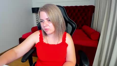 Snapshot of adeleravelle chatting on 06/24/26, 05:28 AdeleRavelle online show from 06/24/26, 05:28