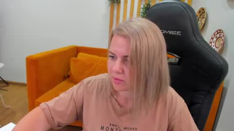Snapshot of adeleravelle chatting on 06/25/26, 06:07 AdeleRavelle online show from 06/25/26, 06:07