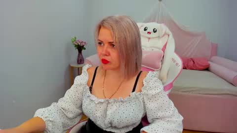 Snapshot of adeleravelle chatting on 07/14/26, 05:01 AdeleRavelle online show from 07/14/26, 05:01