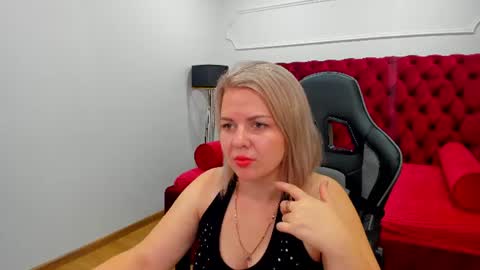 Snapshot of adeleravelle chatting on 07/15/26, 05:23 AdeleRavelle online show from 07/15/26, 05:23