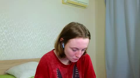Snapshot of adelina_cowell chatting on 04/27/26, 09:29 Adelina online show from 04/27/26, 09:29