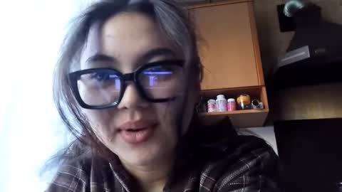 Snapshot of adelinehaefner chatting on 11/23/25, 08:03 Anna online show from 11/23/25, 08:03