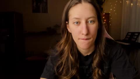 Adell online show from 03/11/25, 10:42