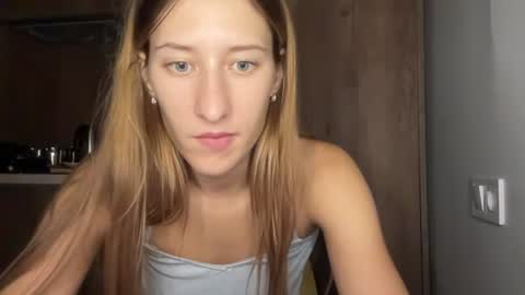Snapshot of adellqueen chatting on 08/09/26, 08:36 Adell online show from 08/09/26, 08:36