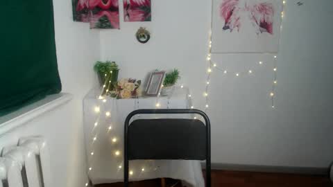 Snapshot of adellxx_ chatting on 11/17/25, 06:19 adellxx_ online show from 11/17/25, 06:19