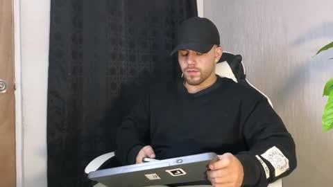 Ades online show from 10/07/25, 11:51