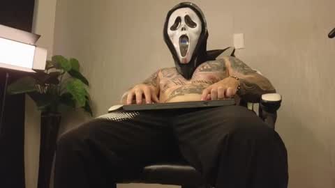 Ades online show from 10/31/25, 11:44