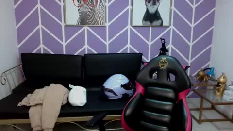 Adhara online show from 12/13/25, 07:53