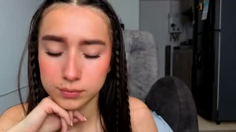 Snapshot of adhara_kitten chatting on 05/19/26, 02:12 Adhara online show from 05/19/26, 02:12