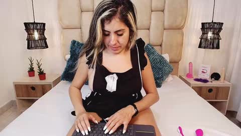 AdharaSmithh online show from 01/20/25, 09:32