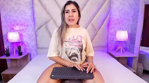 AdharaSmithh online show from 02/06/25, 09:06