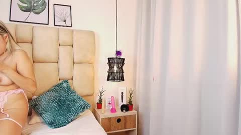 AdharaSmithh online show from 02/25/25, 12:36