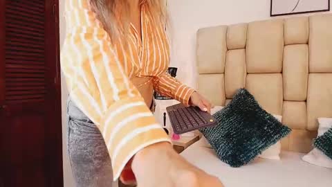 AdharaSmithh online show from 03/03/25, 05:18