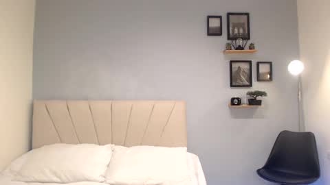 Snapshot of adonis_dlh chatting on 09/11/25, 04:01 Adonis online show from 09/11/25, 04:01