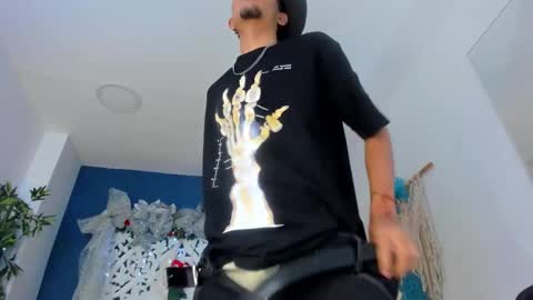 adonis_wb online show from 12/14/25, 04:51