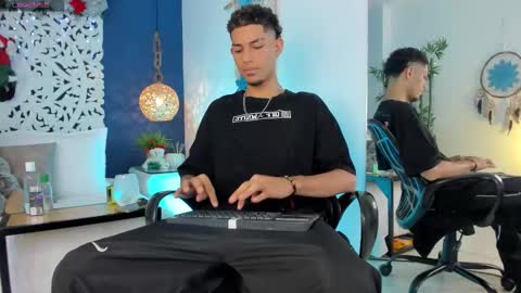 adonis_wb online show from 12/17/25, 03:34