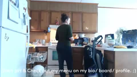 Snapshot of adorable22 chatting on 12/04/24, 03:32 adorable22 online show from 12/04/24, 03:32