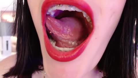 Adri online show from 05/05/26, 03:58