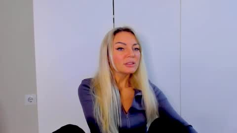 Adriana online show from 03/06/25, 06:48