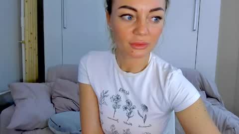 Snapshot of adriana_coy_ chatting on 04/25/26, 01:41 Adriana online show from 04/25/26, 01:41