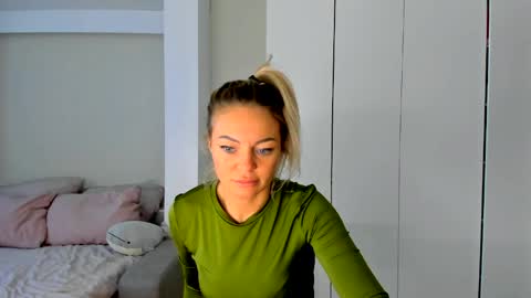Snapshot of adriana_coy_ chatting on 05/17/26, 06:22 Adriana online show from 05/17/26, 06:22
