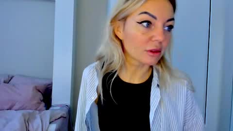 Snapshot of adriana_coy_ chatting on 05/25/26, 07:36 Adriana online show from 05/25/26, 07:36