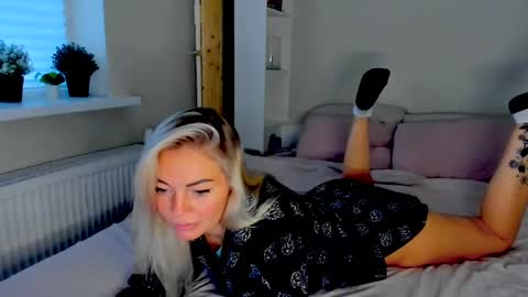 Snapshot of adriana_coy_ chatting on 05/30/26, 05:15 Adriana online show from 05/30/26, 05:15